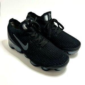 Black Vapor Max size 8 women. Used smoke free